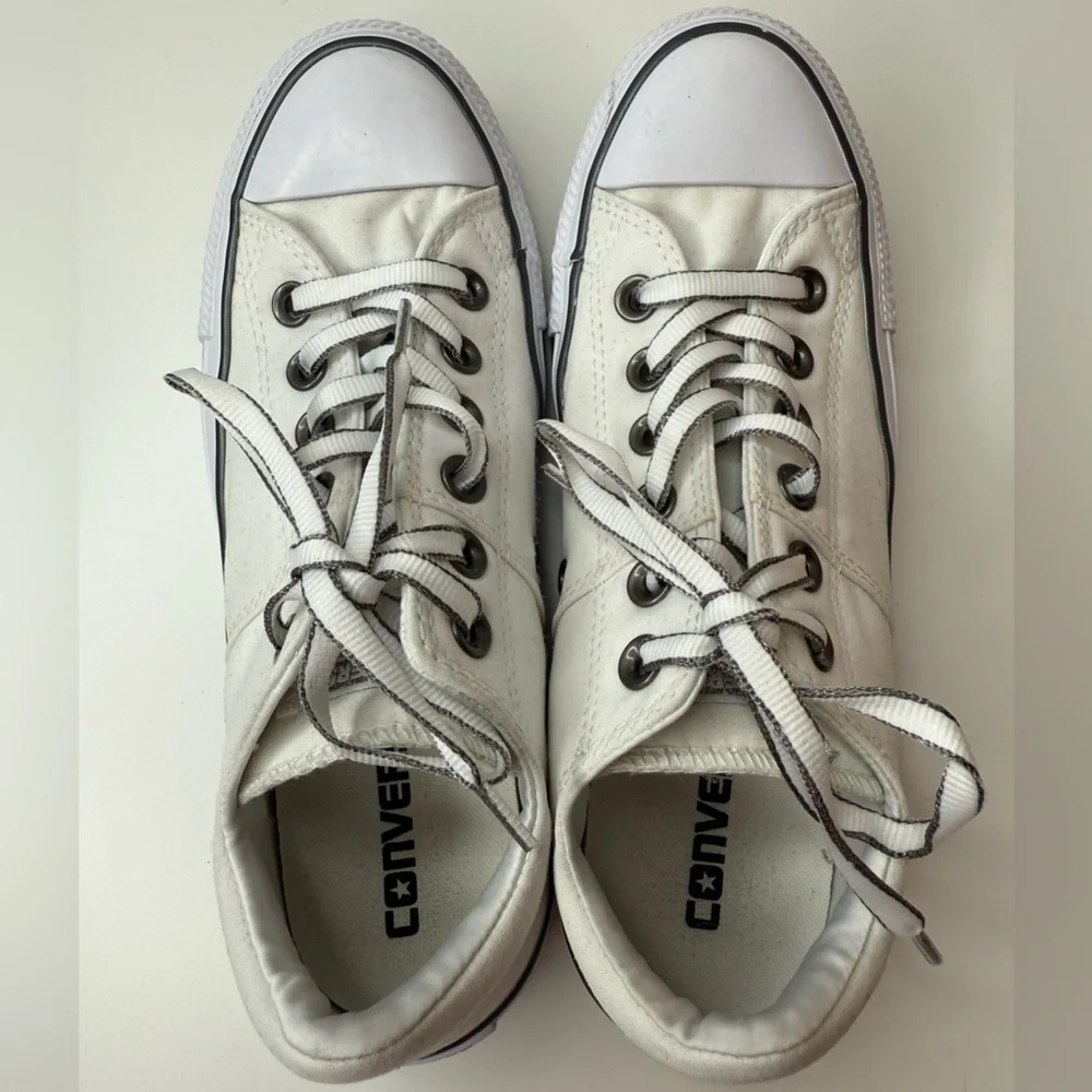 Converse Chuck Taylor All Star Low-Top Canvas Sneaker Women's 7 White & Black